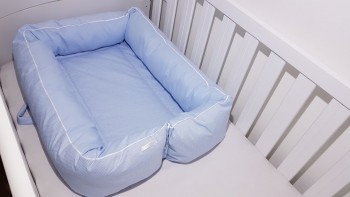 Ninho redutor de berço - Poá azul bebê